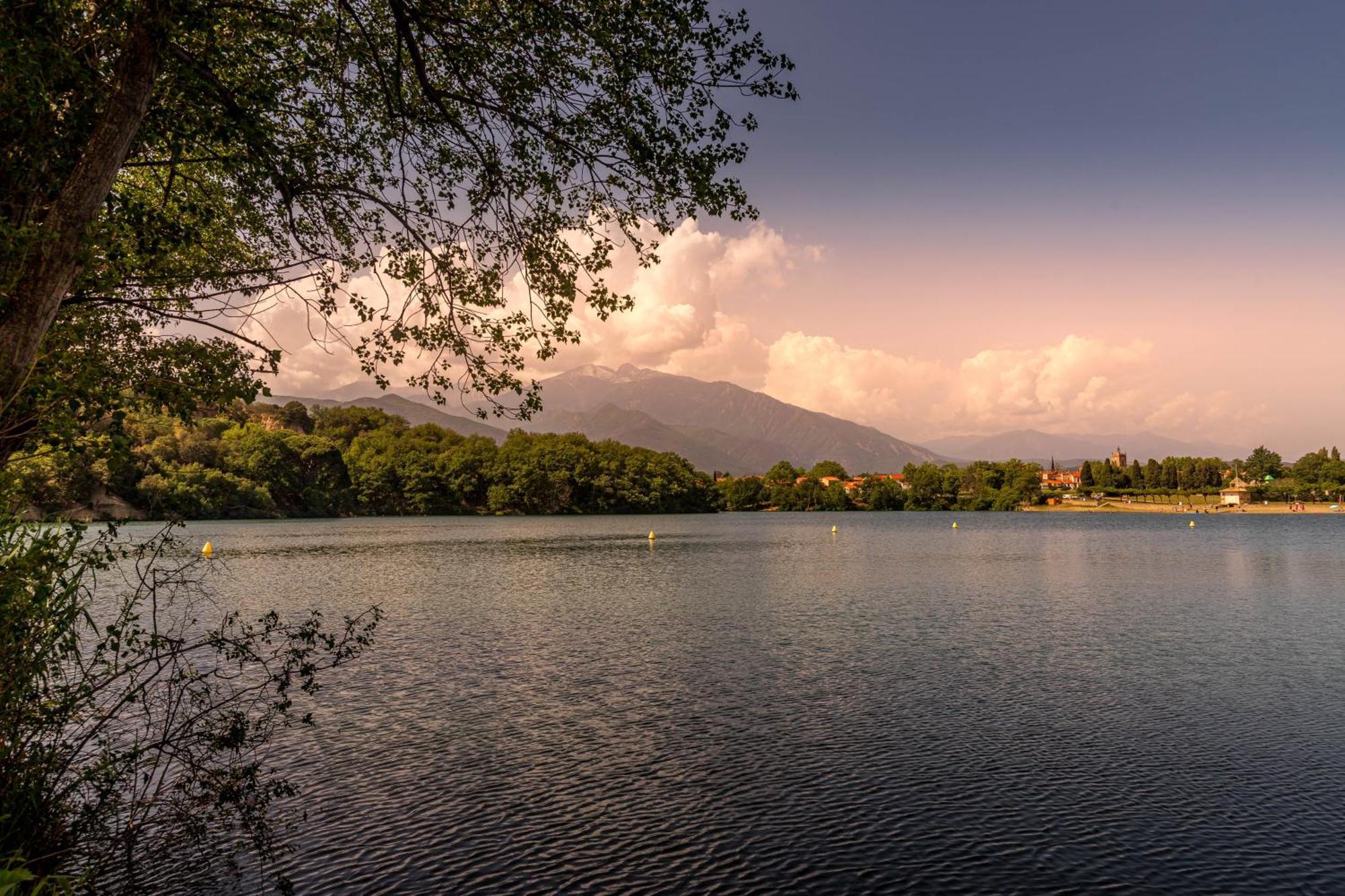 Camping Les Rives Du Lac De Vinca Eksteriør billede